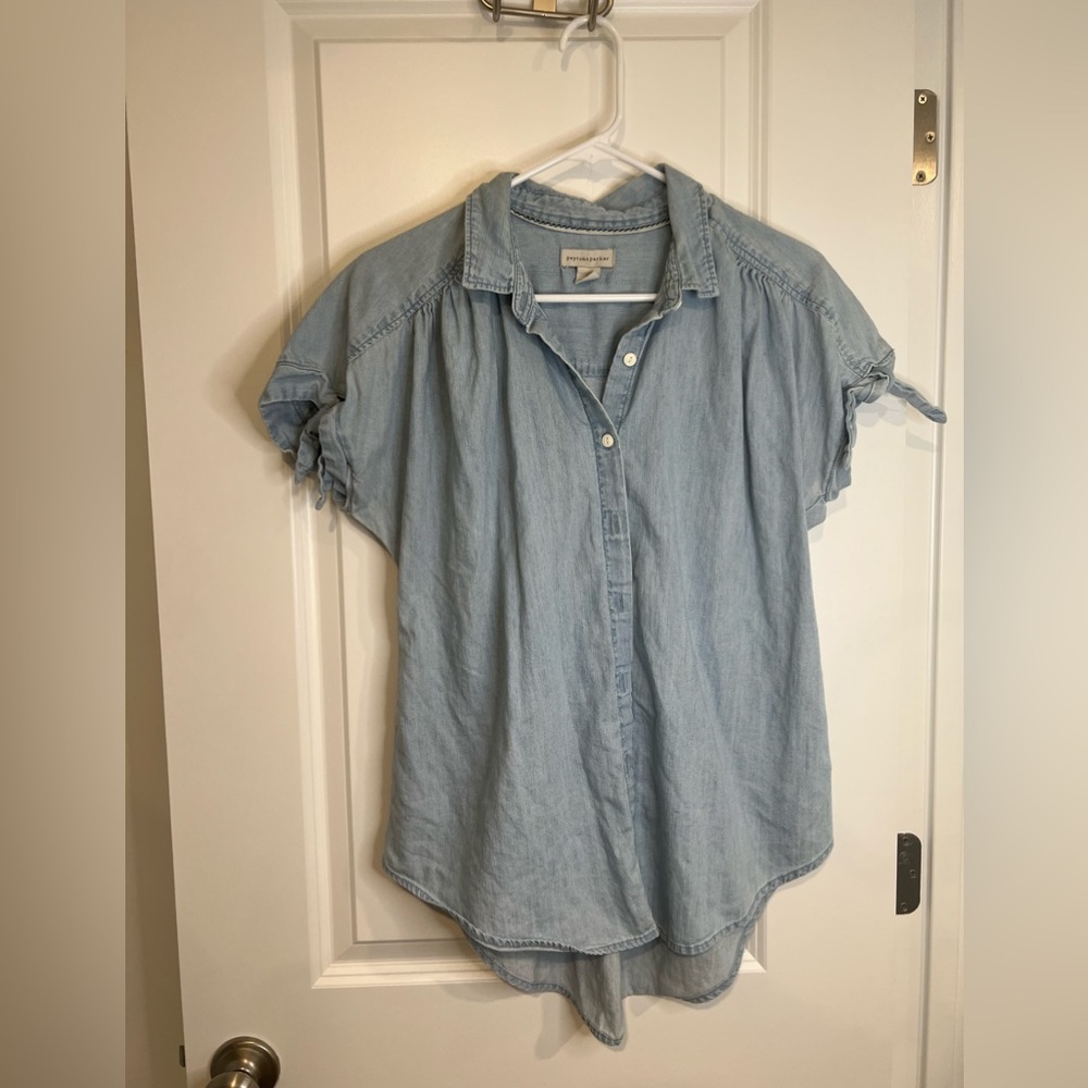 Denim tie sleeve button up short sleeve top. Size medium